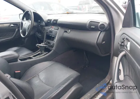 2002 Mercedes-Benz C 320 z USA, uszkodzony, nr VIN WDBRF64J62F146123